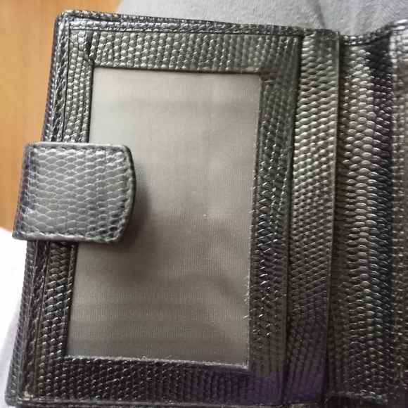 Authentic Salvatore Ferragamo Vara Black Textured Saffiano Leather Bifold Wallet - Picture 9 of 13